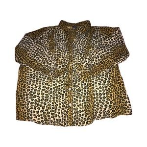🌷Long Sleeved Leopard Button Shirt Size XL